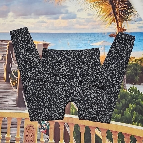 Spanx Leopard Print‎ Leggings Size Small - Picture 2 of 7